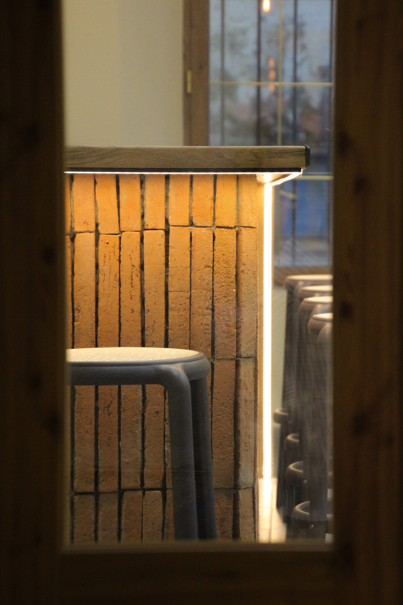 _3 Detalle de la barra de la cafetería reformada por Samava arquitectura en Corcos del Valle